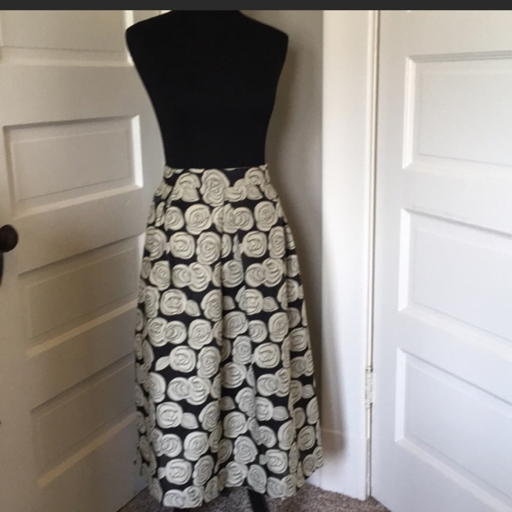 Who what wear midi skirt black/cream floral